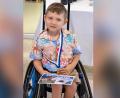 Bild: Tomsa/exb
Oliver Tomsa (5) sitzt im Rollstuhl. Bei dem Jungen wurde im Alter von 18 Monaten SMA, Typ II (spinale Muskelatrophie) diagnostiziert. SMA ist eine genetisch bedingte und unheilbare Nervenzellerkrankung, deren Auswirkungen nur gelindert werden können.
