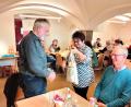 Bild: Frauen-Union Konnersreuth/exb
Für den Vortrag von Pfarrer Edmund Prechtl (links) im Schafferhof bedankte sich FU-Ortsvorsitzende Christa Wölfl (Mitte) mit einem Präsent.