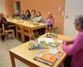 Bild: dob
Autorin Christa Vogl aus Guttenberg ist beim Frauenbund in Altenstadt zu Gast. Die Zuhörerinnen haben an diesem Abend viel zu lachen und beschenkten die Autorin mit viel Beifall.