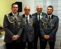 Bild: R. Kreuzer
Alexander Thiel (links) ist Vereinsmeister auf der Luftpistole, Jochen Lenkeit (Zweiter von links) auf der Aufleger-Luftpistole. Johann Frischholz (Dritter von links) und Stefan Poß (rechts) sind die Sieger auf dem Luftgewehr.