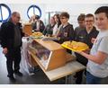 Bild: krb
Der Kuchenverkauf der Jugendfeuerwehr Neustadt/WN bei der Messe "Alles für die Frau" kommt bestens an.