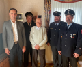 Bild: lei
Beim Geburtstagsbesuch: (von links) Bürgermeister Hans-Jürgen Strehl, Andreas Wilhelm, der Jubilar Ernst Pickel, Walter Pilhofer und Alexander Luber.