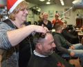 Bild: dob
Die Stimmung im Friseurstudio ist bestens.