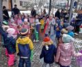 Bild: R. Kreuzer
Den Adventsmarkt des Kinderhauses Maria Waldrast eröffnen die Kinder mit Tanz und Gesang.