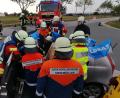Bild: Josef Graml / FF Ursensollen
Beim Ausbildungstag übten die jungen Feuerwehrleute auch die Rettung einer in einem Unfallauto eingeklemmten Person.