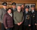 Bild: Weiß/exb
Abordnungen von Feuerwehr, Soldaten- und Kriegerkameradschaft und der Pfarrei St. Nikolaus gratulierten Michael Weiß (Mitte) zum 75. Geburtstag und wünschten weiterhin alles Gute.