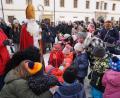 Bild: tra
Der Nikolaus und sein Knecht beschenkten die Kinder.