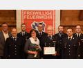 Bild: u
Die Feuerwehr Steiningloh-Urspring würdigte die großen Verdienste von Ludwig Fischer mit der Ernennung zum Ehrenkommandanten. (von links): Bürgermeister Herrmann Falk, stellvertretender Vorsitzender Michael Schulze, Vorsitzender Michael Pfab, Hedwig Fischer, Kommandant Josef Giehrl, Ehrenkommandant Ludwig Fischer, stellvertretender Kommandant Quirin Stauber, Kreisbrandinspektor Michael Iberer und Kreisbrandmeister Marco Weiß .