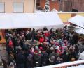 Bild: ral
Die Kinder des Kindergartens singen ihre Lieder auf dem Weihnachtsmarkt in Schmidgaden.