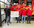 Bild: Kappl, Andreas [kap]
Der Bayern Fanclub unterstützt die Neuhauser Jugendfeuerwehr mit einer Spende: (von links) Andreas Bogner, Christian Windschiegl, Sebastian Bergler, Johannes Schönberger und Andreas Witt.