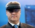 Bild: Sven Hoppe/dpa
Bayern Minsterpräsident Markus Söder in der Zentrale des Mobilfunk-Anbieters Telefónica (O2).