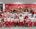 Bild: Matthias Trescher/exb
Unter den Einlaufkindern sind auch die Kinder aus Altenstadt und Parkstein dabei. Sie tragen das Trikot des SSV Jahn Regensburg.