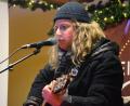 Bild: Kunz
Mathias "Lemmy" Kiener eröffnet die Musikhütte auf dem Weidener Christkindlmarkt.
