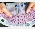 Symbolbild: Patrick Seeger/dpa
Wer mehrere tausend Euro in bar dabeihat, sollte dies bei einer Kontrolle erklären können. Sonst drohen Ermittlungen wegen Geldwäsche.