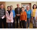 Bild: bjo
Der Vorstand des Frauenbundes überreichte die Spenden in Höhe von 250 Euro an Pfarrer Werner Sulzer (links), 200 Euro an Doris Flieder (Zweite von links) und 200 Euro an Bernhard Saurenbach (Vierter von links).