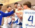 Archivbild: G. Büttner
Auch eine Auszeit half nicht: TB-Trainer Johnny Griffin (links) und sein Team mussten in Passau eine Niederlage hinnehmen.