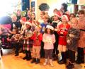 Bild: Kunz
Die Musikschule "Fantasie" unterhält die Gäste mit Weihnachtsliedern.