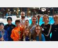 Bild: rbg
TSC-Vize Anne Habedank (rechts) und Sportlicher Leiter Lukas Bachmeier (hinten links) mit den Vertretern der erfolgreichen Teams vom SC Schwandorf, TV Parsberg, SG Nordoberpfalz und SV Weiden.