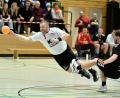 Archivbild: Hubert Ziegler
Eine Woche nach dem Derbysieg gegen die HG Amberg unterlagen Thomas Weiß (links) und der HC Sulzbach-Rosenberg beim Spitzenreiter ESV Regensburg deutlich.