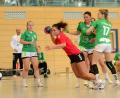 Archivbild: mhs
Anna Stubenvoll (am Ball) war mit sechs Toren beste Werferin für die HSG Nabburg-Schwarzenfeld beim Heimsieg gegen den HC Sulzbach.