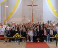 Bild: Toni Wild/exb
Bei einem festlichen Gottesdienst werden 54 junge Leute von Weihbischof Josef Graf gefirmt.