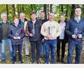Bild: Dirscherl/exb
Sie können Trophäen mit nach Hause nehmen: Die ersten Preisträger mit Schützenmeister Martin Zwicknagl, dem besten Jungschützen Paul Schmid, Ludwig Dirscherl, Manfred Schönberger, Michael Fuchs, Gerhard Deml, Magdalena Schmidt und Matthias Winderl (von links).