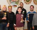 Bild: gf
Siegerehrung beim Bürgerschießen der Schützengesellschaft Freischütz Karmensölden. Von links: Georg Erras (Feuerwehr), Maria Weiss (Siedler Schäflohe 2), Bürgerkönig Anton Donhauser, Jugendkönig Max Jüntgen, Marco Pilhofer (Siedler Schäflohe 1), Florian Füger (CSU Eisberg-Karmensölden 1) und Silvia Jüntgen (Siedler Fuchsstein-Speckmannshof).