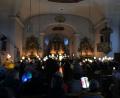 Bild: Sebastian Arnold/exb
Für eine ganz besondere Stimmung sorgten die bunten Laternen der Buben und Mädchen aus dem AWO-Kinderstodl Püchersreuth bei der Martinsfeier in St. Peter und Paul.