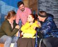 Bild: jr
Zwei Stunden beste Unterhaltung boten die zehn Schauspieler der Theatergastspiele Fürth im Tirschenreuther Kettelerhaus. Beim Alpenkrimi in den schneeverschneiten Bergen hatte Kommissar Jennerwein jede Menge zu tun, bis der Fall gelöst war. Die Zuschauer dankten mit viel Applaus.