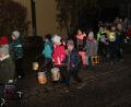 Bild: pi
"Laterne, Laterne, Sonne, Mond und Sterne" erklingt es beim Zug zum Kinderhaus immer wieder.
