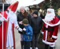 Bild: sne
Nikolaus und Santa Clause verteilten Süßigkeiten an die Kinder.