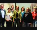 Bild: Torturi Teunz/exb
Bürgermeister Norbert Eckl (von links) überreicht Elfriede Kraus eine Dankurkunde. Mit im Bild Schriftführerin Andrea Wohlfarth, die neue Vorsitzende Cornelia Schuhbauer, die Kassiererinnen Anita Saller und Ulrike Baier sowie zweite Schriftführerin Michaela Baier (von links).
