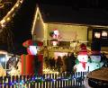 Bild: Geli&#039;s Fotostudio/exb
Das beleuchtete Weihnachtshaus in Ernestgrün.