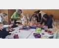 Bild: mas
Störnsteiner Kinder stimmen sich mit Basteln auf das Weihnachtsfest ein.