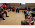 Bild: Kindergarten Regenbogen Erbendorf/exb
Die Kinder beim Musizieren.