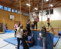 Bild: sl
Voller Elan und Freude turnen die Kinder an den verschiedenen Geräten in der Turnhalle in Leuchtenberg.