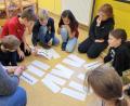Bild: GS Niedermurach/exb
Beim Memory vertiefen die Kinder aus Tschechien und Deutschland ihre Kenntnisse der jeweils anderen Sprache.
