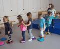 Bild: bl
Premiere: Hier absolvieren die Kleinen aus der Pinguingruppe im Kinderhaus Storchennest in Nabburg gerade ihre erste Turnstunde in dem Neubau im Nabburger Ortsteil Diendorf.