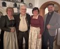 Bild: Cordula Strupf-Daub/exb
Auch Bürgermeister Peter Neumeier gratuliert Gerhard Strupf zum 85. Geburtstag.