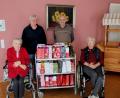 Bild: bjo
Thekla Braun (von links), Heimleiterin Lydia Brandl, VdK-Vorsitzender Josef Niebler und Angela Stettner bei der Päckchenübergabe.