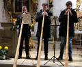 Bild: le
Die Alphornbläser aus Pleystein bereichern mit ihren Tönen das 8. Adventssingen im katholischen Gotteshaus.