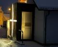 Bild: Markus Braun/exb
Das Kolumbarium am Friedhof Waldsassen mit seinen künstlerischen Gestaltungselementen ist vor allem nachts ein besonderer Blickfang.