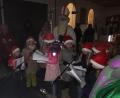 Bild: gz
Der Kinderchor der Anton-Bruckner-Musikschule singt beim Nikolausempfang am Eslarner Rathaus.