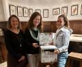 Bild: Anita Pedall/exb
Initiatorin Anita Pedall (links) und ihre Kolleginnen vom Nachhaltigkeitsstammtisch, Sandra Heberl und Heike Eyb (rechts), sind mit dem Ergebnis zufrieden. Sie denken über eine Wiederholung der Sammelaktion nach.