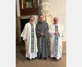 Bild: Franziskanische Ordensgemeinschaft/exb
Guardian Pater Stanislaus, Bruder Adam und dessen Heimatpfarrer (von links).
