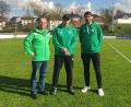 Bild: Martin Lehner/exb
Norbert Merkel (links), Vorsitzender des SV Kohlberg, und Abteilungsleiter Martin Lehner (rechts) gaben den Abschied von Trainer René Niemann zum Saisonende bekannt.