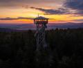 Bild: Oberpfalz-Marketing/Thomas Witzgall/exb
Der Landkreis Tirschenreuth ist mit einem Motiv vom Oberpfalzturm im Kalender vertreten. Das Foto stammt von Thomas Witzgall aus Mehlmeisel.