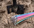 Symbolbild: Sina Schuldt/dpa
Spätestens 2026 will die Telekom 950 Haushalten in Königstein und Hirschbach einen Glasfaseranschluss anbieten.