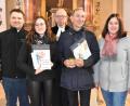 Bild: no
Bei der Ehrung: (von links): Chorleiter Martin Schmidt, Linda Dehling, Pfarrer Thomas Schertel, Werner Dehling und die Vertrauensobfrau des Posaunenchors, Lisa Herbst.