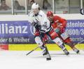 Bild: Roland Halmel
Fabian Voit (links) steuerte einen Treffer beim Sieg der Blue Devils Weiden in Peiting bei.
